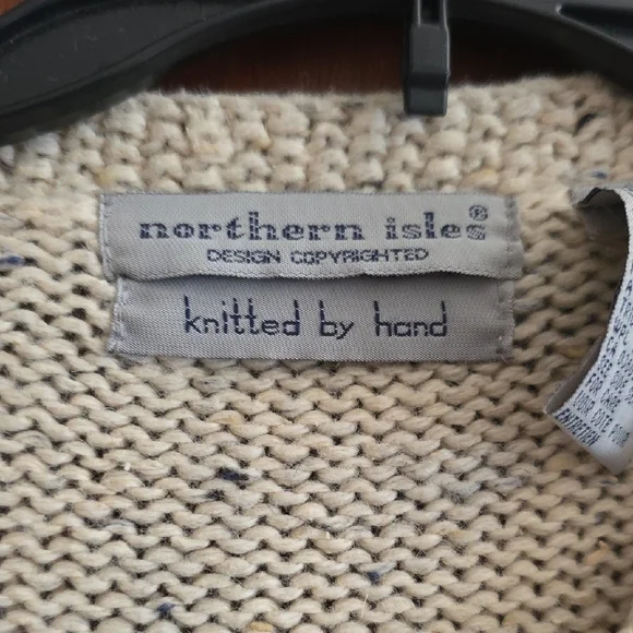 Norther Isles Hand Knitted Cozy Holiday Cardigan with Village Scene Sz M - Picture 2 of 15